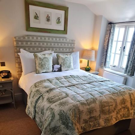 Red Lion Hotel Кловели Екстериор снимка