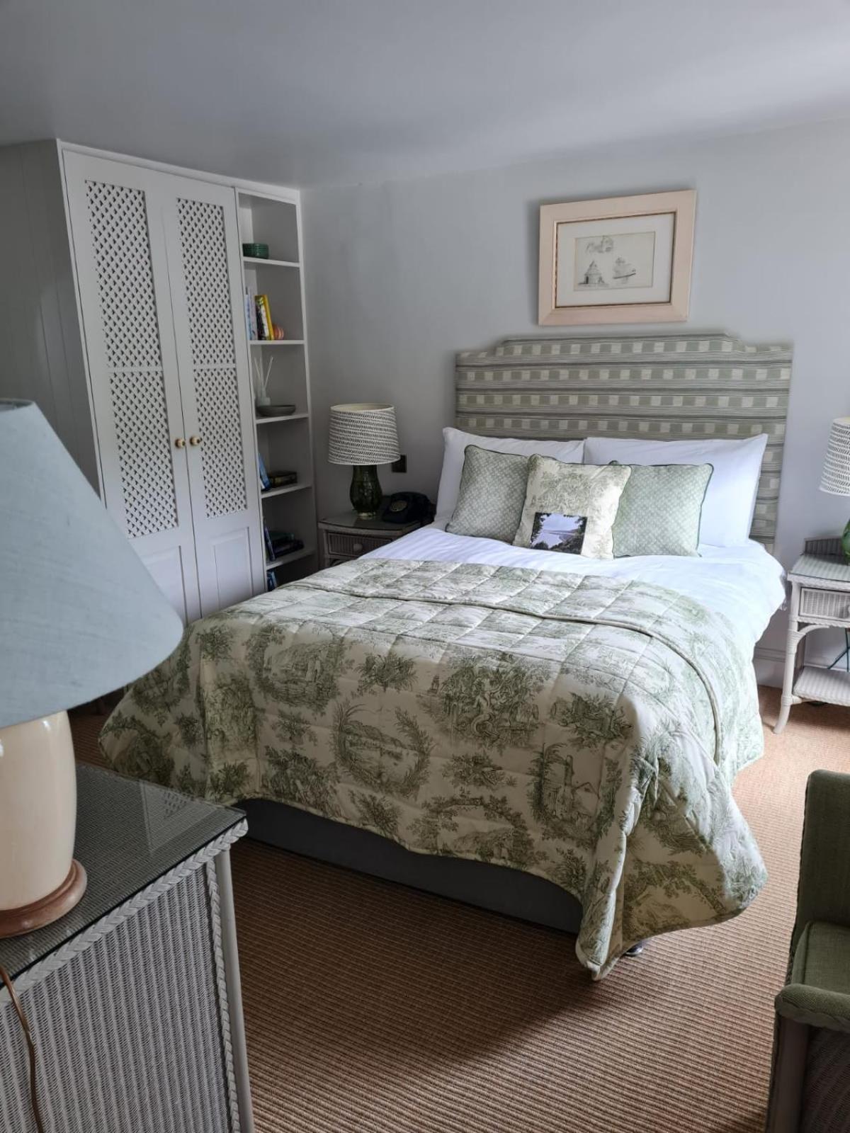 Red Lion Hotel Кловели Екстериор снимка